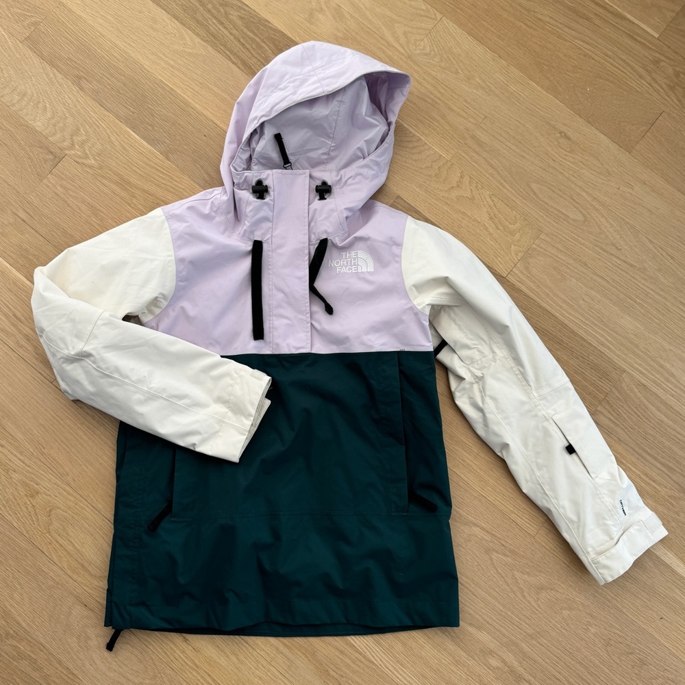 North Face ski parka with powder skier and kangaroo pocket